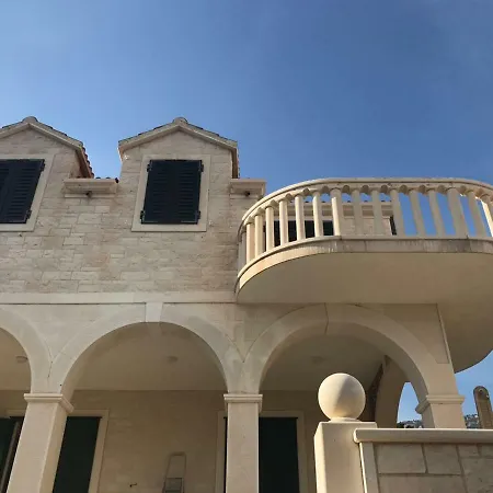 Lägenhet House Koloc Bol