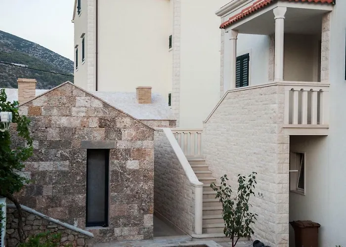 House Koloc * בול