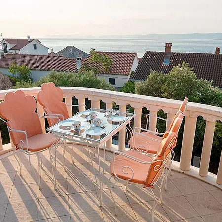 House Koloc アパート ボル