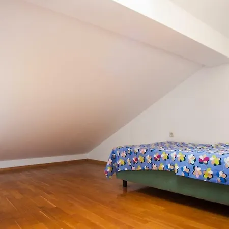 House Koloc アパート ボル